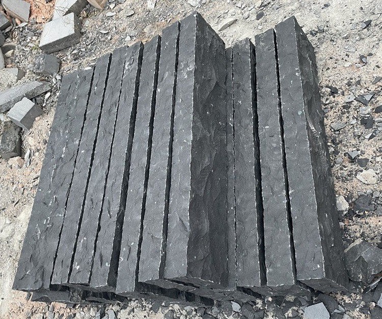 stone palisade black basalt cleft stone palisade black basalt cleft